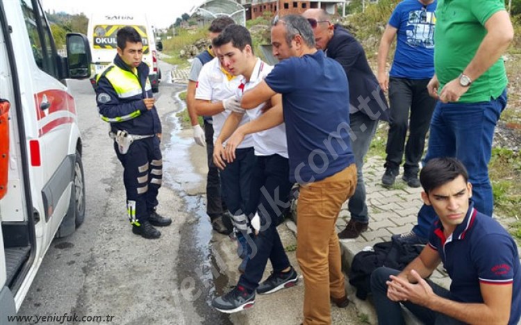 MOTOSİKLETE 3 KİŞİ BİNEN LİSELİ ÖĞRENCİLER KAZA GEÇİRDİ