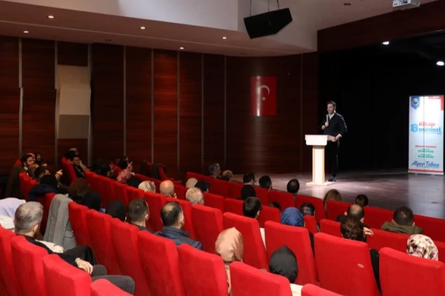 Mehmet Akif Ersoy ''Ortadoğu'daki Medya Algısını'' anlattı