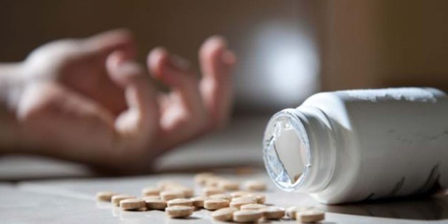 İlaç içen kadın canına kıymak istedi.