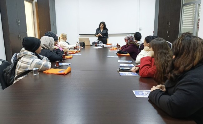 Roman kadınlara hukuk okuryazarlığı eğitimi düzenlendi