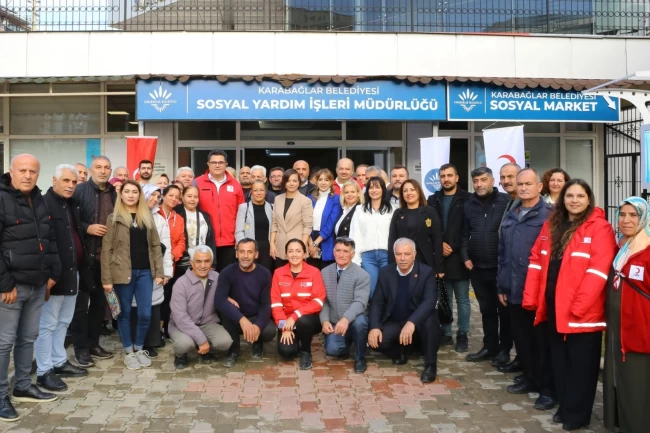 İzmir Karabağlar'da "Sosyal Market" ile dayanışma büyüyor