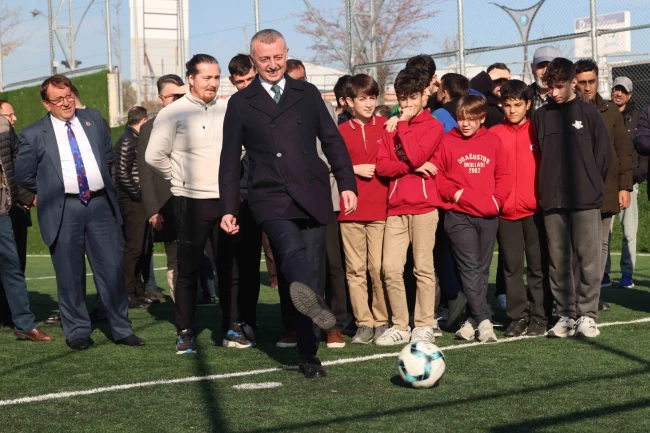 İzmit Ayazma'ya sentetik futbol sahası