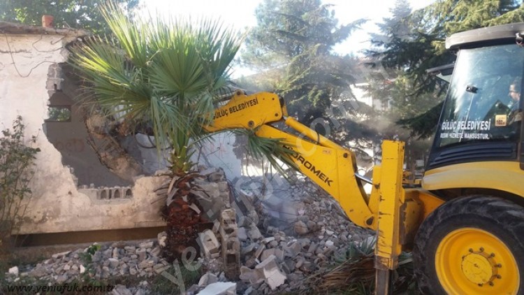 GÜLÜÇ'TE ATIL BİNALAR YIKILIYOR!..