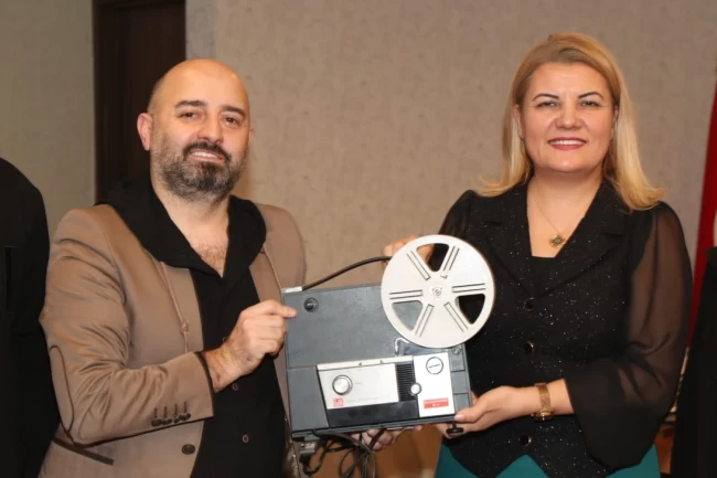 İzmit'te Oyuncak Müzesi'ne nostaljik film makinası bağışı