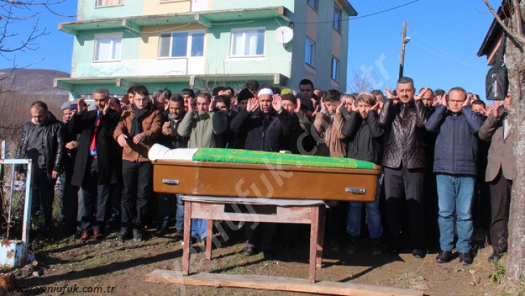 TRAFİK KAZASINDA YAŞAMINI YİTİREN MADENCİ DUALARLA TOPRAĞA VERİLDİ