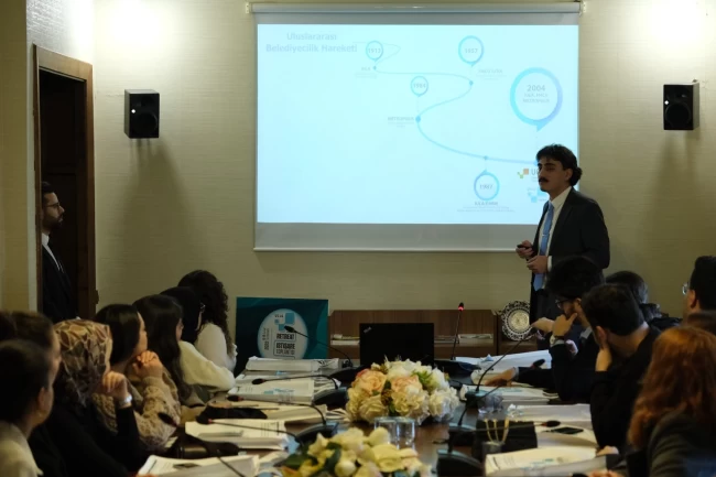 Öğrenciler "Diplomasi360" İstanbul'da çeşitli kurumları ziyaret etti