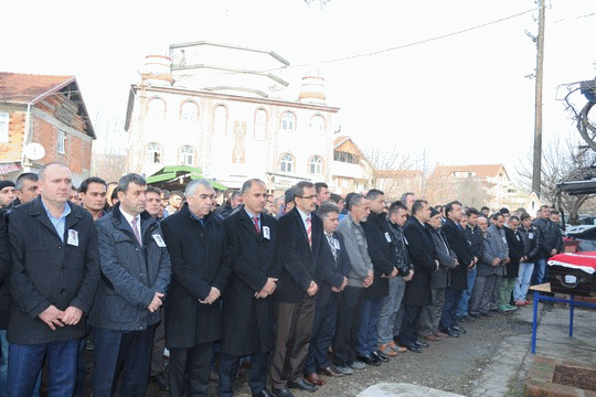 ARKADAŞLARININ OMUZLARINDA SONSUZLUĞA UĞURLANDI
