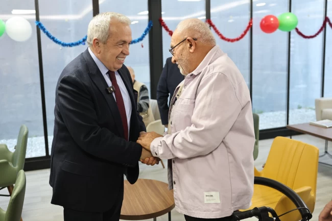 Bursa Nilüfer'de huzurevi sakinlerinden yeni yıla keyifli karşılama