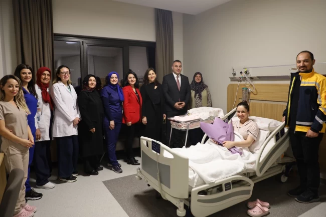 Bursa Büyükşehir'den yılın son ve ilk bebeklerine ziyaret