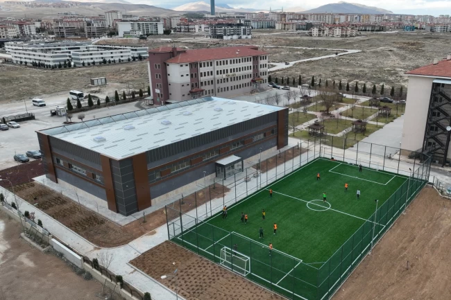 Konya Selçuklu Fen Lisesi'ne modern spor tesisi kazandırıldı