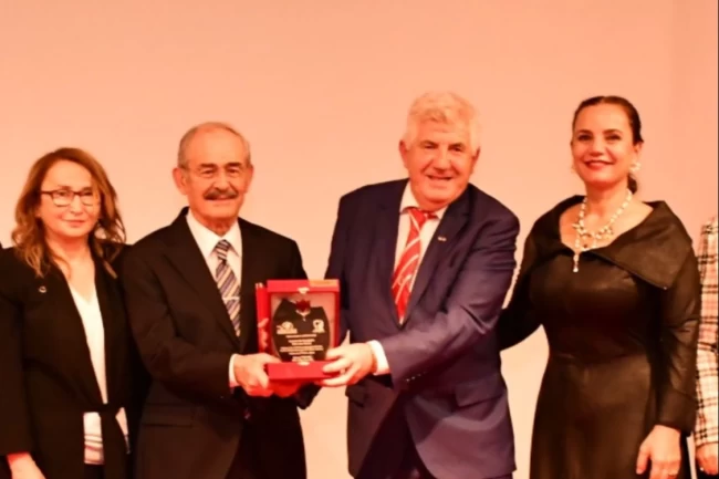 Yılmaz Büyükerşen'e Hollanda'dan ödül