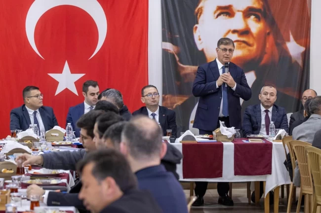Tugay: İzmir'in tüm ilçelerini dengeli ve adil şekilde hizmetle buluşturacağız