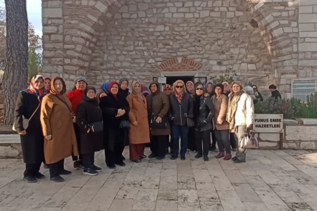 Kadınlar adım adım Manisa'yı geziyor