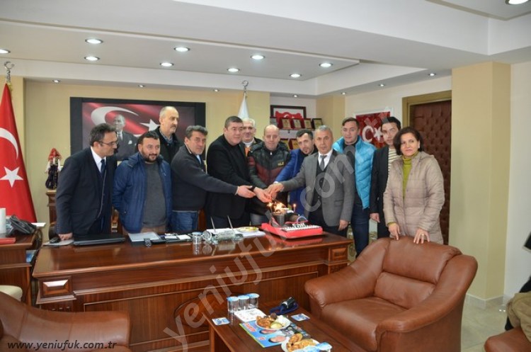 BAŞKAN TEKİN, GAZETECİLERİ KUTLADI