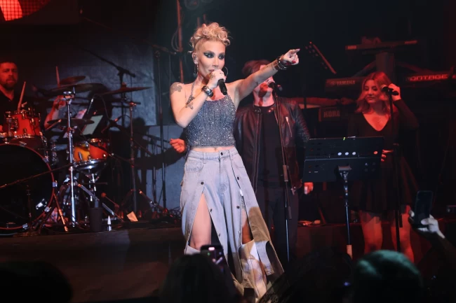 İrem Derici'den Ferdi Tayfur'a anlamlı anma