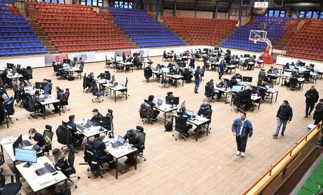 Erdemir, saat ücretli işe alımlar için başvuru sürecini başlattı