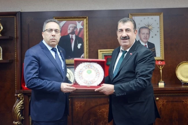 TÜDKİYEB'den Bakan Yardımcısı Gümen'e şükran plaketi
