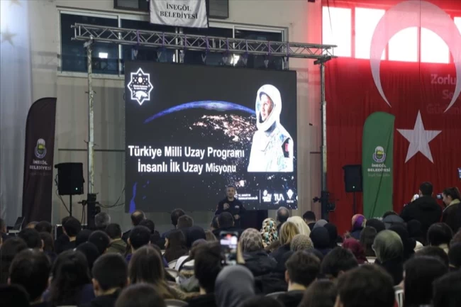 Astronot Alper Gezeravcı Bursa İnegöl'de öğrencilerle buluştu