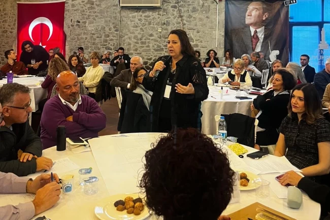 İzmir'den "Nitelikli ve Çağdaş Eğitim Çalıştayı"