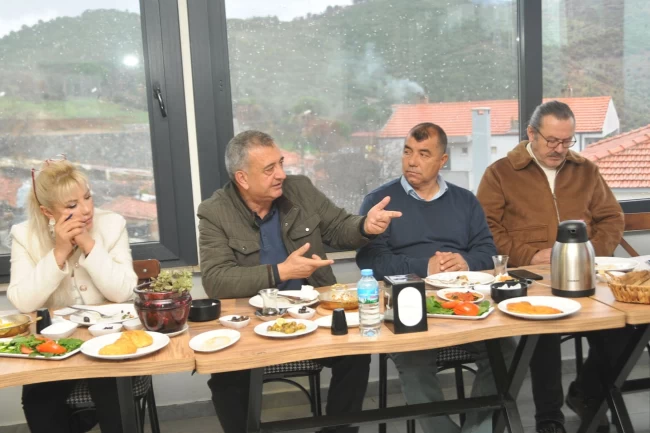 Başkan Günay, Güzelbahçe'de Muhtarlarla Buluştu