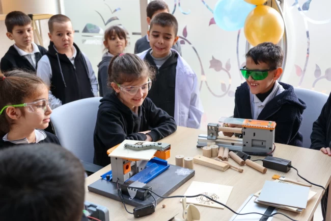 Vali Aygöl Bilecik'te Deneyap Atölyesi'ni ziyaret etti