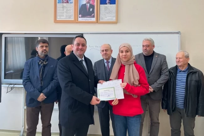 Edirne Keşan'da öğrencilerin karne heyecanını protokol paylaştı