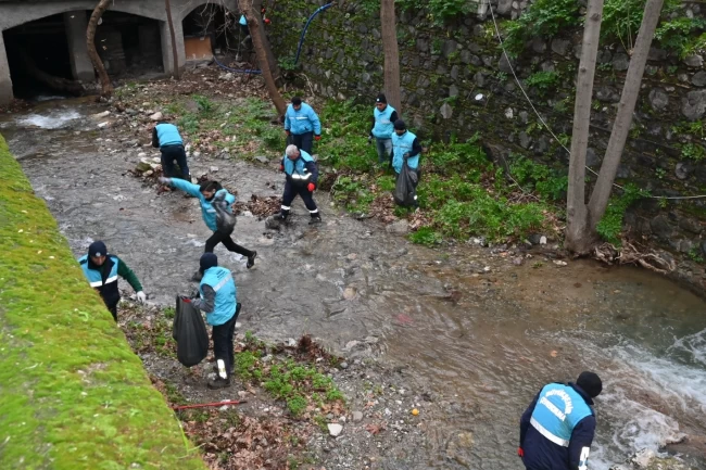 Manisa Çaybaşı Deresi'nde yoğun mesai