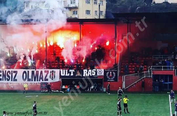 SON DAKİKA.. TRİBÜNLERİ YAKTILAR..