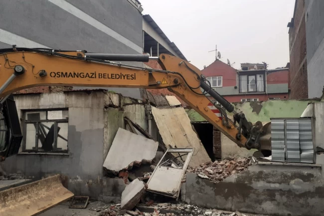 Bursa Osmangazi'de 100 metruk bina yıkıldı