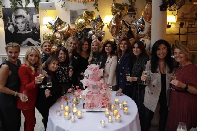 Siren Ertan'a Berkin Kaya'nın sahibi olduğu Serafina'da doğum günü sürprizi!