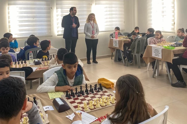 İzmir Bornova'da genç zihinler satrançla buluştu