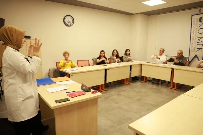 Tek işaret tek anlam için KO-MEK'te eğitim alıyor