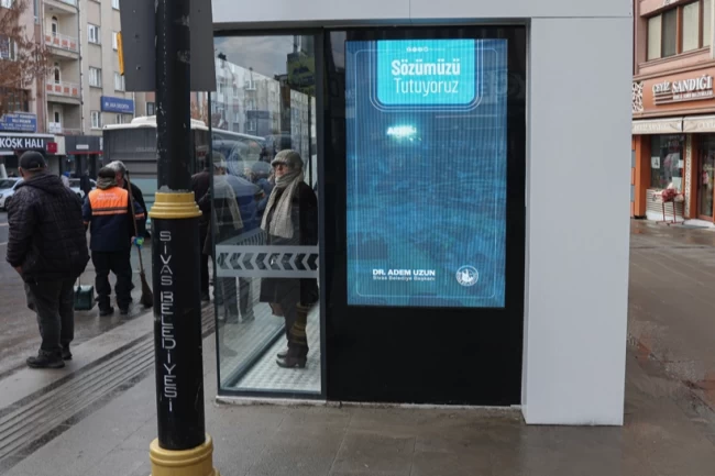 Sivas'ta yeni akıllı ve kapalı duraklar hizmete sunuldu