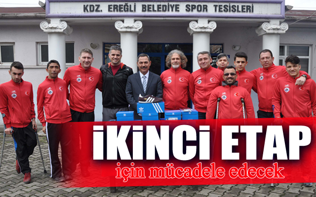 OTURARAK VOLEYBOL TAKIMI KARABÜKE GİTTİ