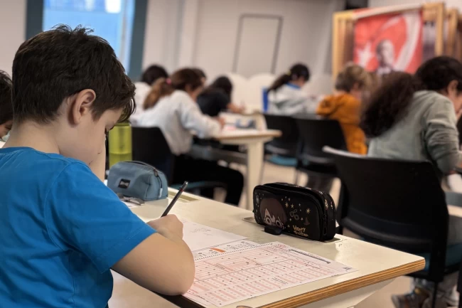 Uluslararası Olimpiyatları kazanan öğrencilere ‘Altın Mükemmellik Madalyası'