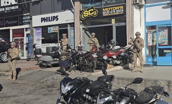 Operasyon genişliyor.. 2 kardeş gözaltında