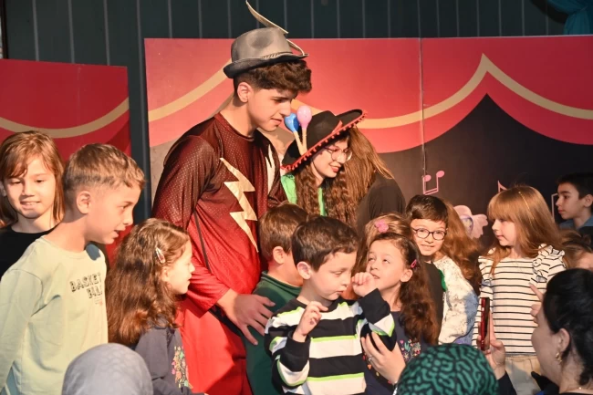 Manisa Büyükşehir'den çocuklara yarıyıl hediyesi