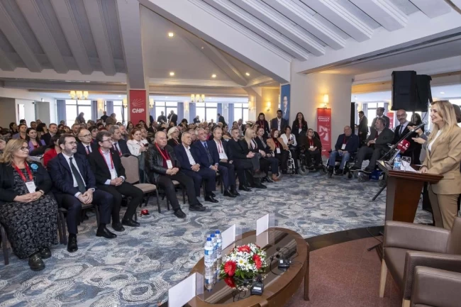 Aylin Nazlıaka: Türkiye'nin amiral gemisi İzmir