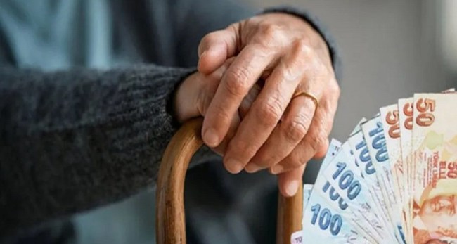 Emeklilerin fark ödemelerinin hesaplara yatacağı tarih belli oldu