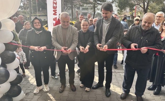 Mr.Stuffed Mussels Midye ve Meze törenle hizmete açıldı.