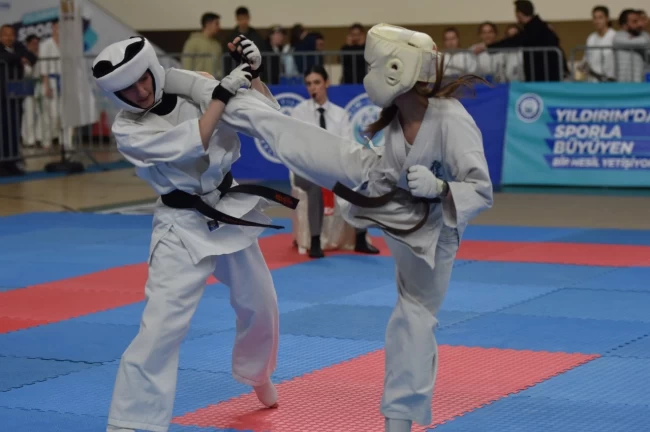 Bursa Yıldırım'da karate rüzgarı