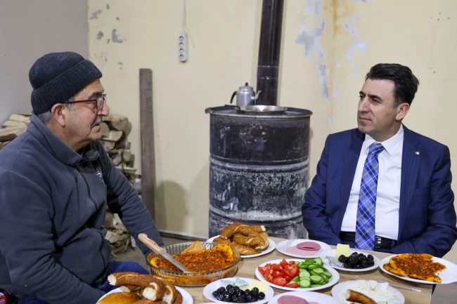 Hatay'dan Bilecik'e gelen depremzede vatandaşa Vali Aygöl'den ziyaret