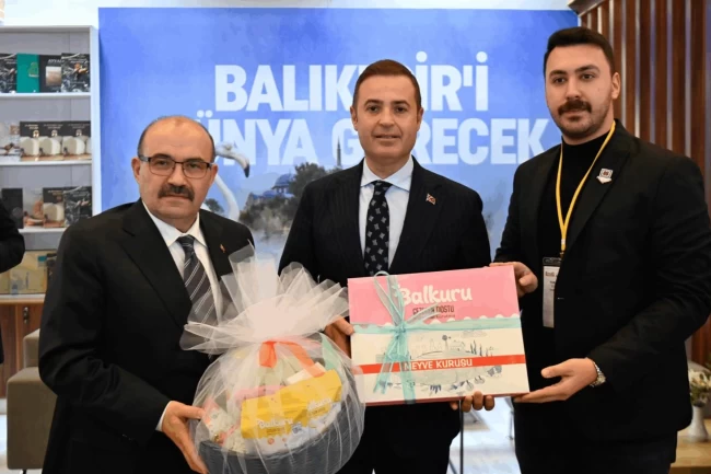 Vali Ustaoğlu, EMITT'te Balıkesir standını ziyaret etti