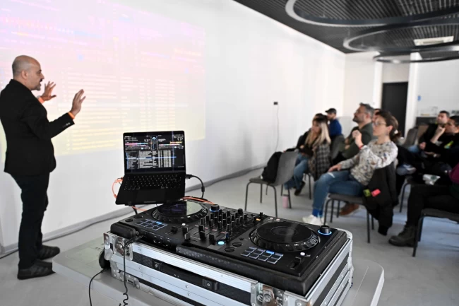 Antalya Muratpaşa'dan DJ Atölyesi