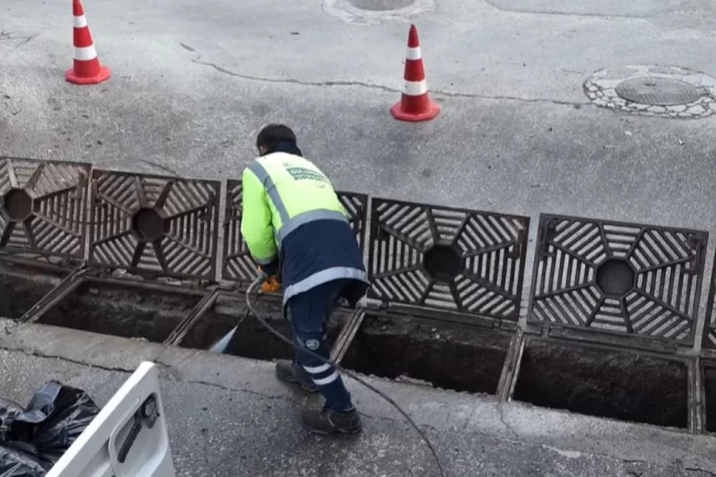 Bursa Büyükşehir'den taşkın risklerine karşı ızgara temizliği