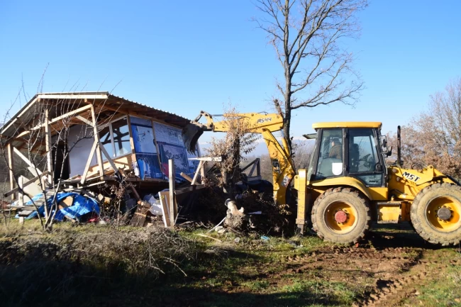 Bursa Yenişehir'de kaçak yapılar tek tek yıkılıyor