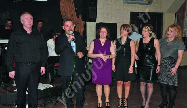 KARŞI MASADAN “HAYIRLI GECELER” SESİ GELDİ !.