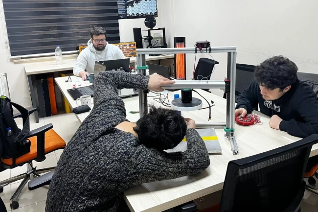 TEKNOFEST'İN şampiyon adayları Dernekler Yerleşkesi'nde hazırlanıyor