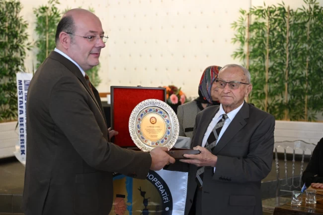 İzmir'de Pınarbaşı Esnaf Kefalet'te kan değişimi