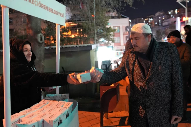 Ankara Keçiören'de kandil simidi ikramı